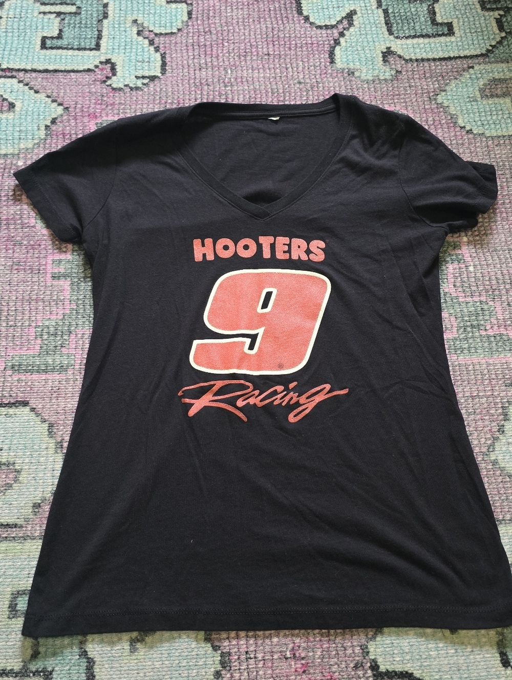 Hooters Black Tee with Red '9' Racing Graphic Sz L